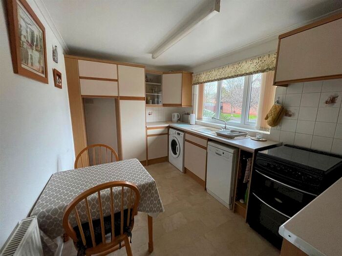 2 Bedroom Semi-Detached Bungalow For Sale In Broomy Close, Stourport-On-Severn, DY13