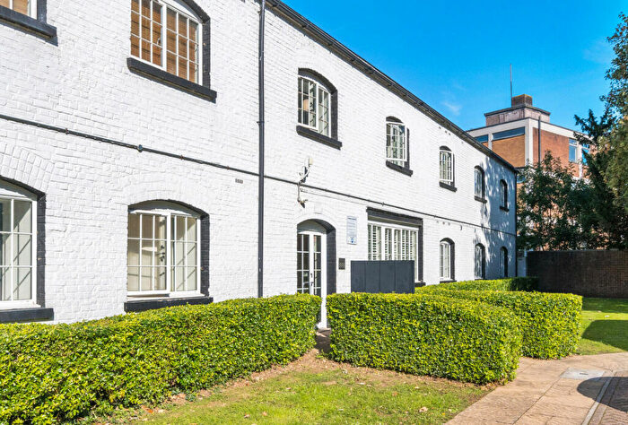 1 Bedroom Apartment For Sale In London Road, Mitcham, CR4