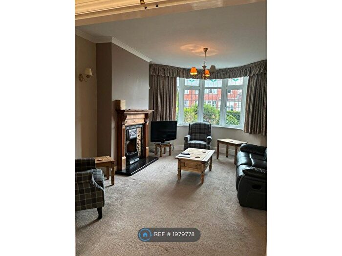 3 Bedroom Semi-Detached House To Rent In Chestnut Drive, Sale, M33