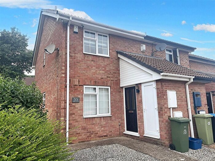 2 Bedroom Property To Rent In Burgess Gardens, Newport Pagnell, MK16