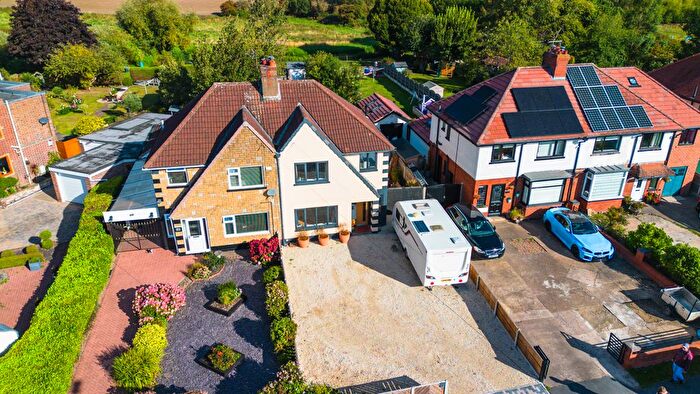 3 Bedroom Semi-Detached House For Sale In Leeds Road, North Yorkshire, YO8