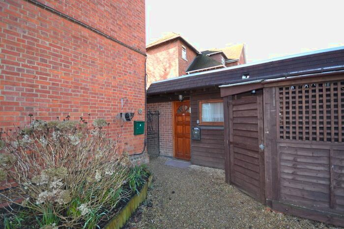 1 Bedroom Flat To Rent In Tilehurst Road, Reading RG30