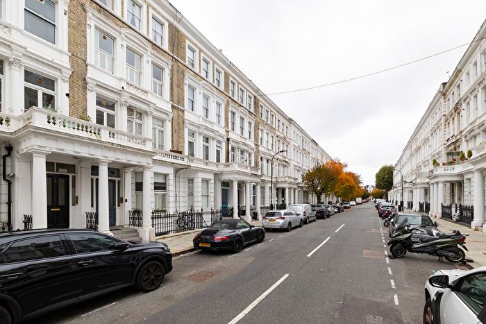 4 Bedroom Flat To Rent In Charleville Road, London, W14