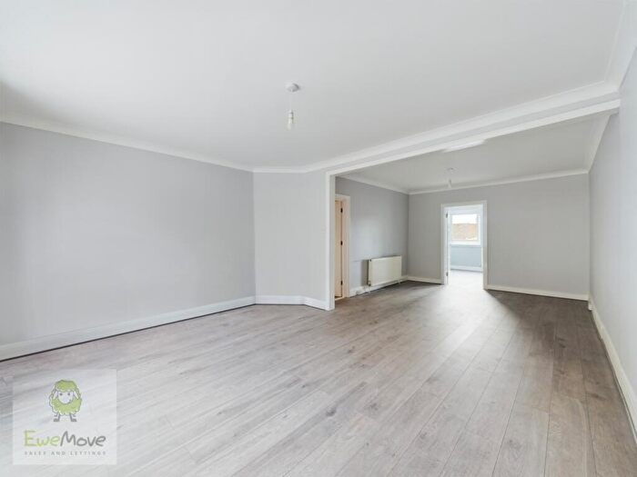4 Bedroom Terraced House To Rent In Chatham Hill, Chatham, ME5