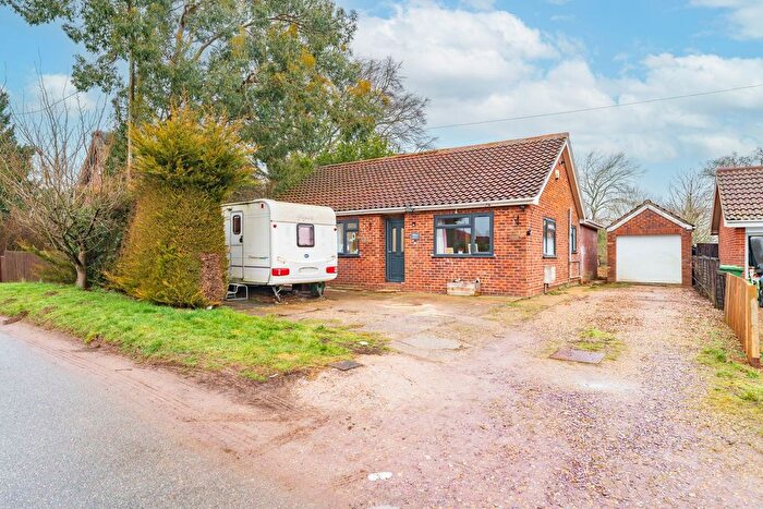 4 Bedroom Detached House For Sale In Bradenham Road, Shipdham, Thetford, IP25