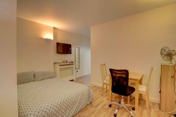 Studio For Sale In Point West, Cromwell Road, South Kensington, London, SW7
