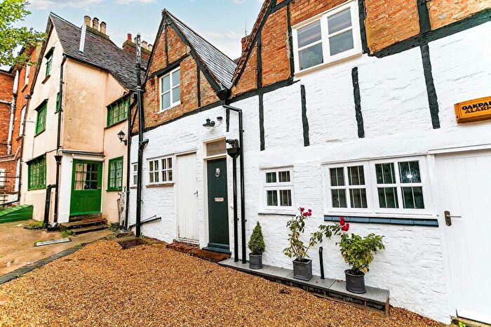 3 Bedroom Apartment To Rent In Market Square, Winslow, MK18