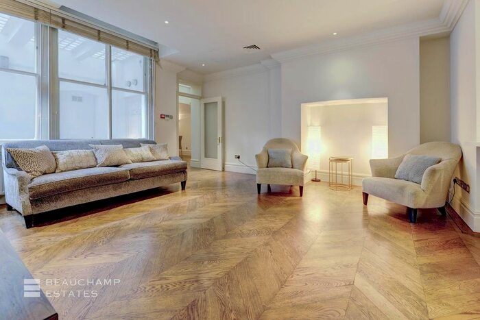 2 Bedroom Flat To Rent In South Audley Street, Mayfair, W1K