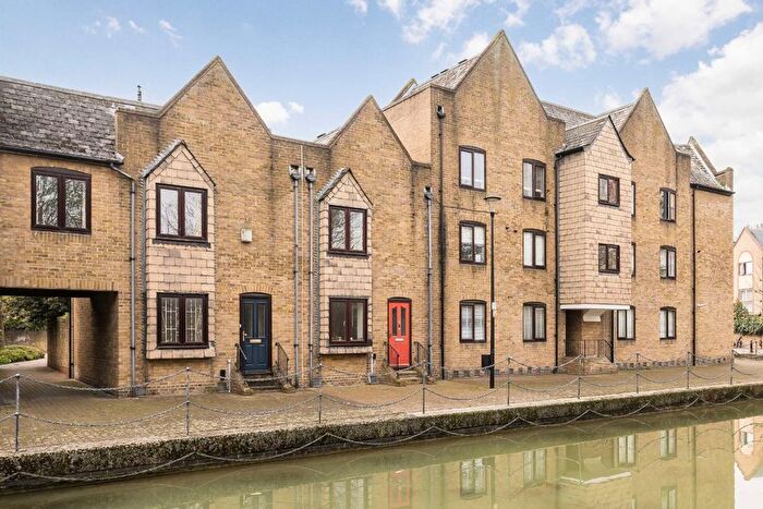 2 Bedroom Property To Rent In Waterman Way, Wapping, E1W