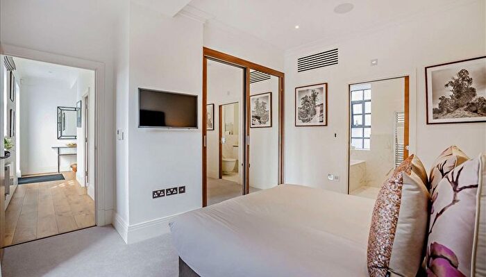 3 Bedroom Flat To Rent In Rainville Road, London, W6