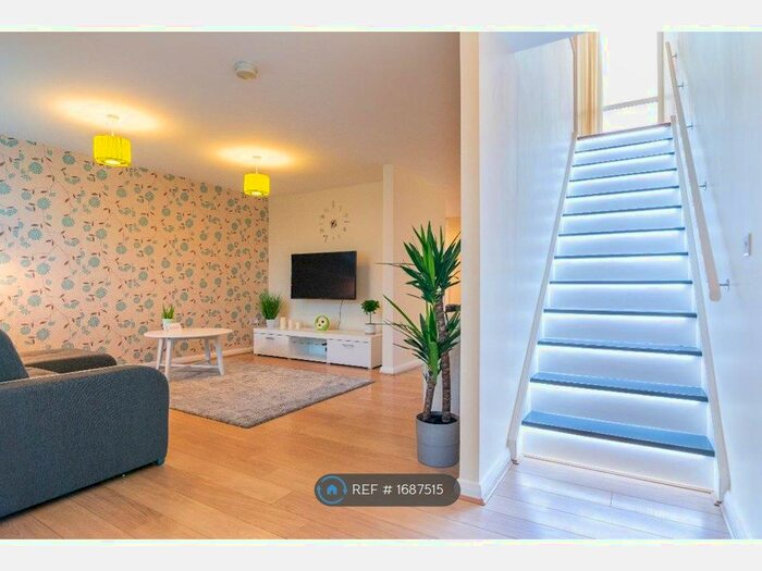 3 Bedroom Terraced House To Rent In Commonwealth Avenue, Manchester, M11