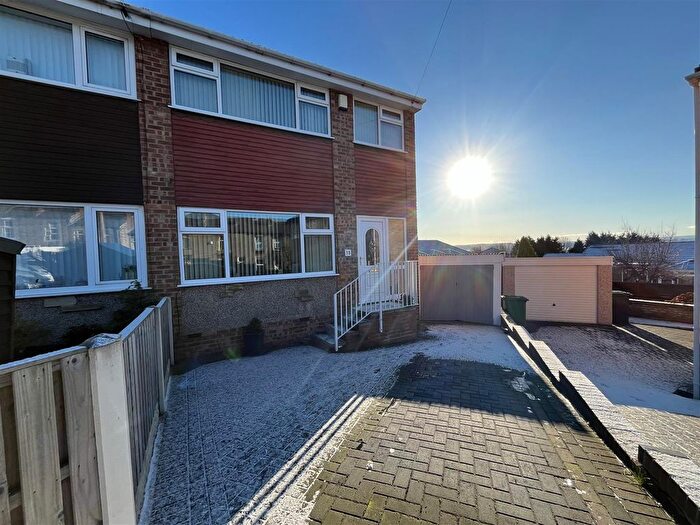 3 Bedroom Semi Detached House For Sale In Sherwood Close, Dewsbury, WF13