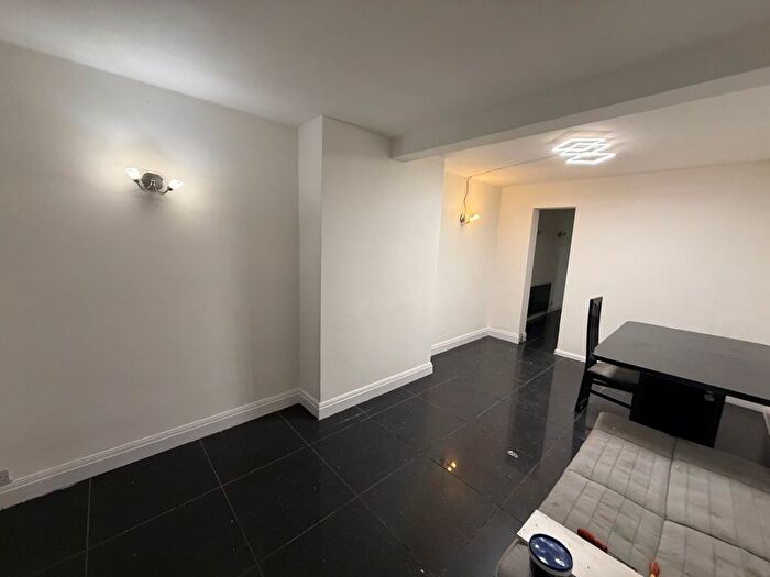 Terraced House To Rent In Hayes, UB4