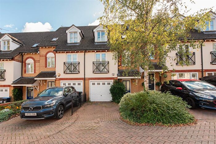 4 Bedroom Terraced House For Sale In Pickard Close, London, N14