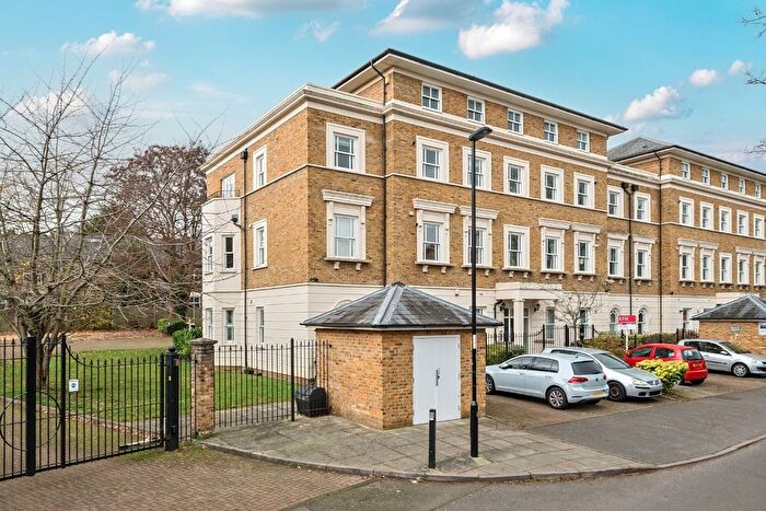 2 Bedroom Flat For Sale In Lewisham Way, London, SE4