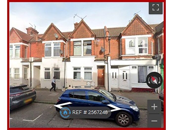 1 Bedroom Flat To Rent In Canterbury Street, Gillingham, ME7