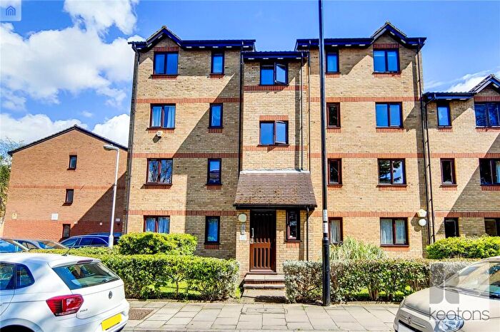 2 Bedroom Flat To Rent In Mornington Road, London, SE8