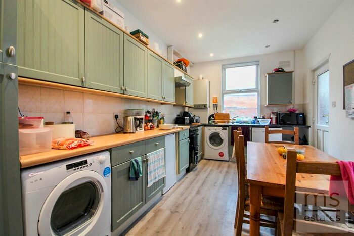 5 Bedroom Semi-Detached House To Rent In Rolleston Drive, Lenton, Nottingham, NG7