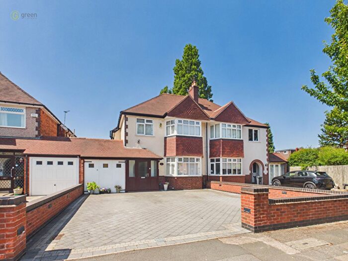3 Bedroom Semi-Detached House For Sale In Kineton Road, Sutton Coldfield, B73