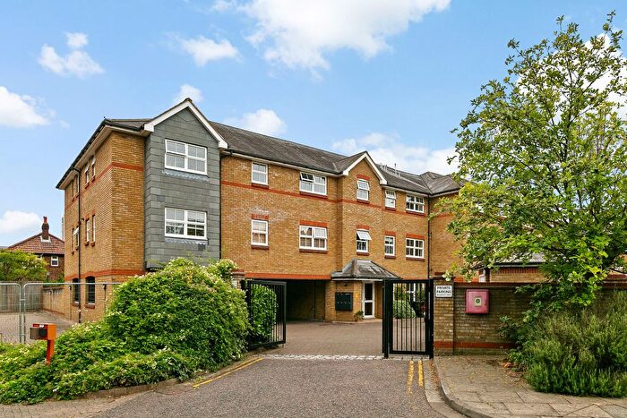 2 Bedroom Flat To Rent In Tersha Street, Richmond, TW9