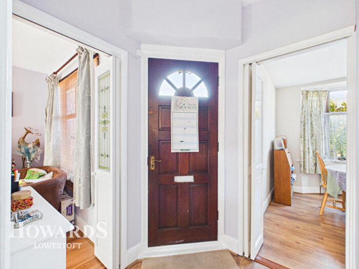 3 Bedroom Semi-Detached House For Sale In Carlton Road, Lowestoft, NR33