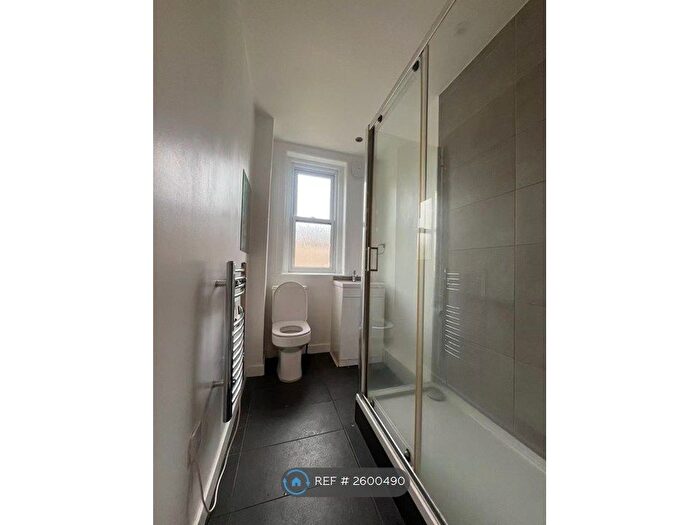 3 Bedroom Flat To Rent In Richmond Place, Edinburgh, EH8