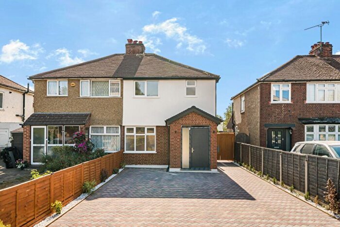 3 Bedroom Semi Detached House For Sale In Molesey Road, Hersham, Surrey, KT12