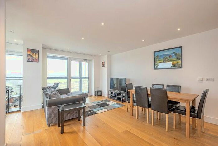 2 Bedroom Flat For Sale In Acton Walk, Whetstone, N20