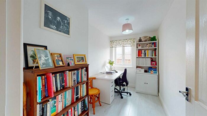 3 Bedroom End Of Terrace House For Sale In Groves Crescent, Stamford, PE9
