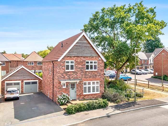 3 Bedroom Detached House For Sale In Kiln Road, Liphook, GU30