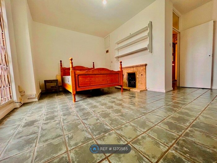 Studio To Rent In Tayler Court, London, NW8