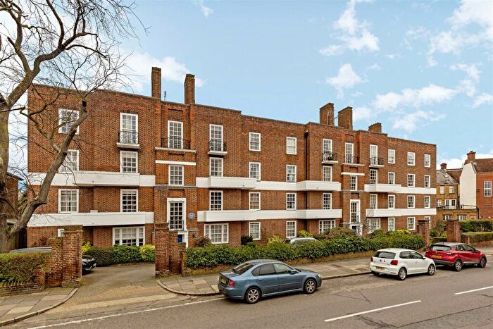 1 Bedroom Flat To Rent In Cedar Court, East Sheen, SW14
