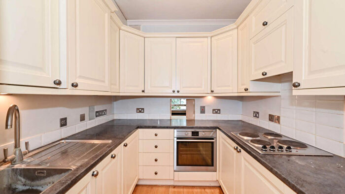 2 Bedroom Apartment For Sale In Westgate Terrace, London, SW10