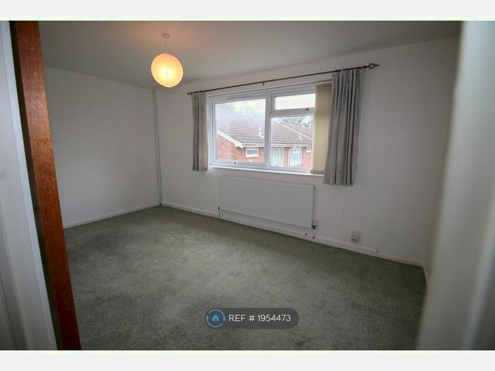 1 Bedroom Flat To Rent In Finians Close, Uxbridge, UB10