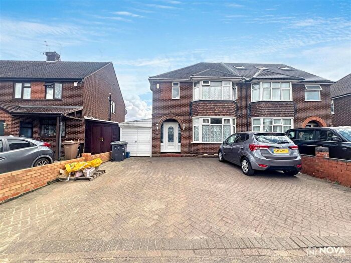4 Bedroom Semi Detached House For Sale In Wingate Road, Luton, LU4