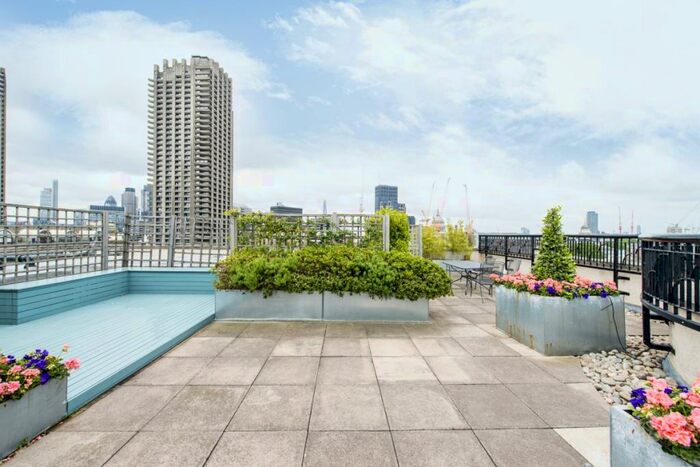 Studio To Rent In Charterhouse Square Clerkenwell, EC1M