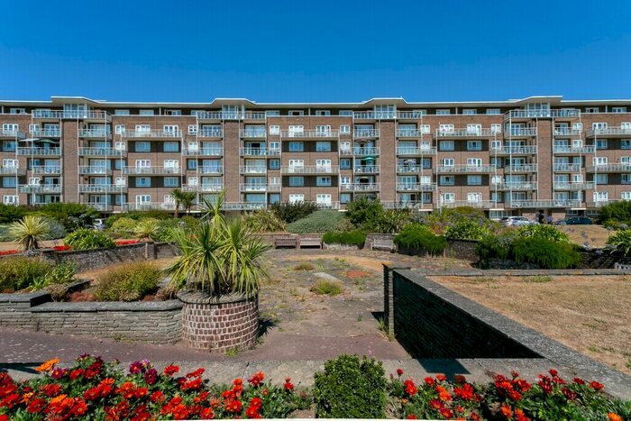 2 Bedroom Flat To Rent In The Gateway, Dover, CT16