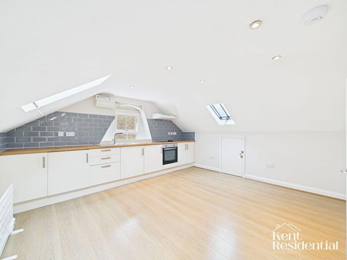 1 Bedroom Flat To Rent In Ashford Road, Maidstone, ME14