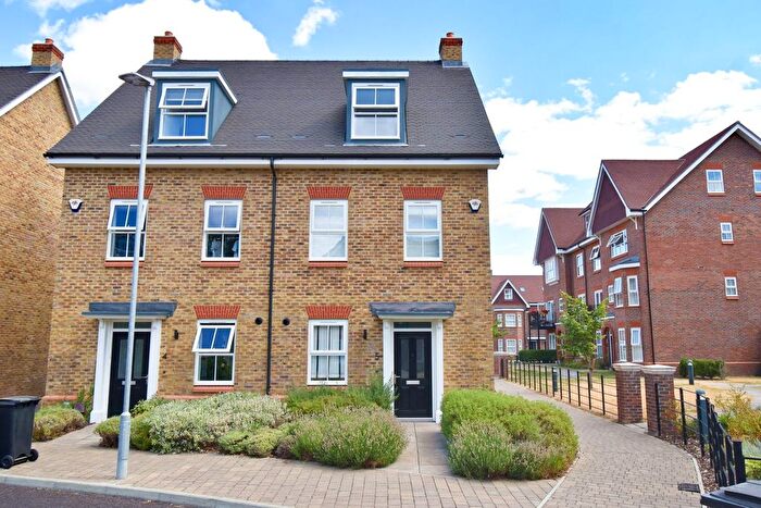 3 Bedroom Semi-Detached House To Rent In Albright Gardens, Walton-On-Thames, KT12