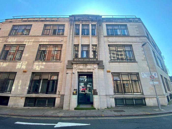 3 Bedroom Apartment To Rent In Hounds Gate House, NG1