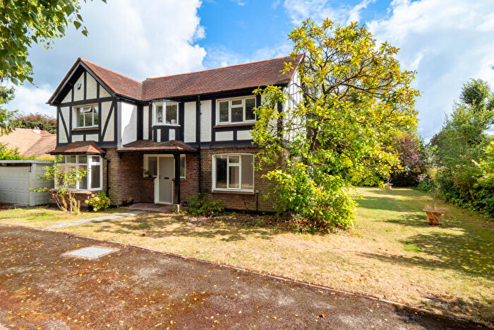 4 Bedroom Detached House To Rent In Woodcote Avenue, Wallington, SM6