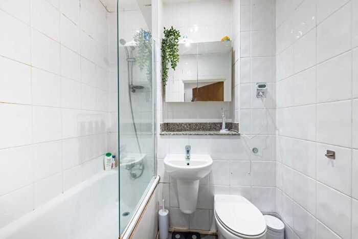 2 Bedroom Apartment To Rent In Kingsland Passage, Dalston Junction, E8