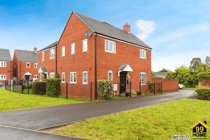 3 Bedroom Semi-Detached House For Sale In Barton Field, Gloucester, Stroud, GL2