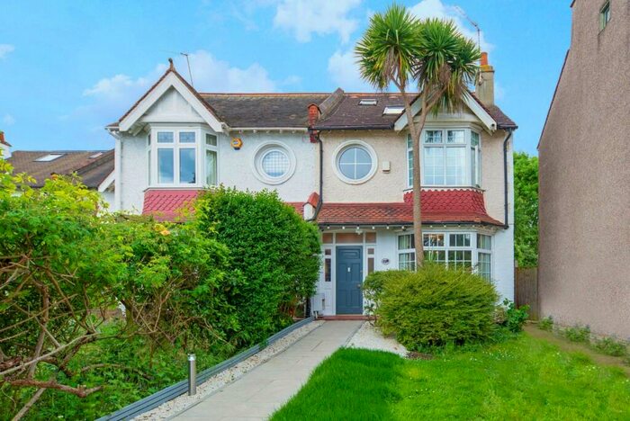 4 Bedroom House To Rent In West Barnes Lane, New Malden, KT3