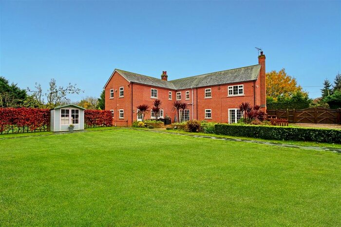 5 Bedroom Detached House For Sale In Oak Road, Halstead, CO9