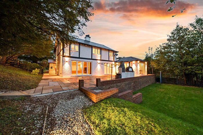 4 Bedroom Detached House For Sale In Woodland Way, Caterham, CR3