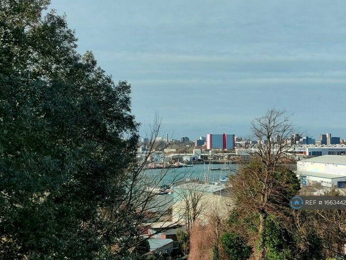 2 Bedroom Flat To Rent In Highlands House, Southampton, SO19