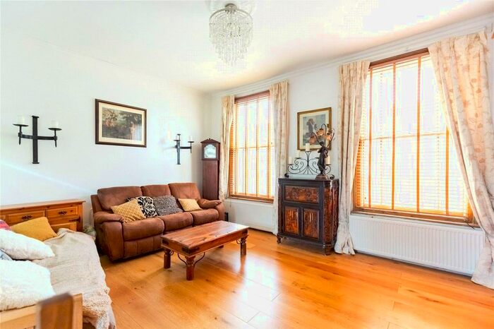 3 Bedroom Flat To Rent In Windsor Road, Islington, London, N7