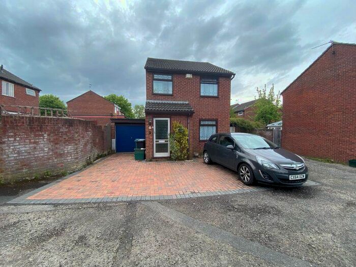 3 Bedroom Detached House To Rent In Buckingham Drive, Bristol, BS34