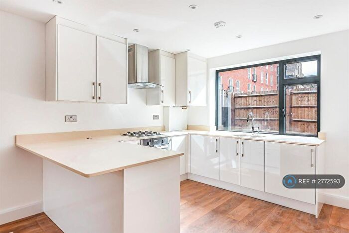 2 Bedroom Flat To Rent In Willow Court, Edgware, HA8